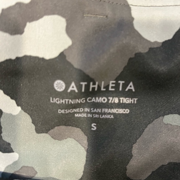 EUC Athleta lightning camo 7/8 tight, NWOT - Picture 4 of 5